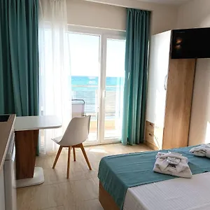 https://navarino-luxe-suites-with-sea-view-peraia-thessaloniki.hotels-of-thessaloniki.com